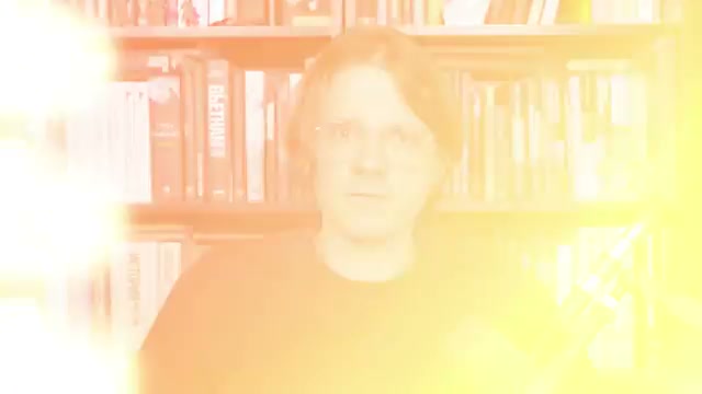 Кто спонсирует убыточную соцсеть?
