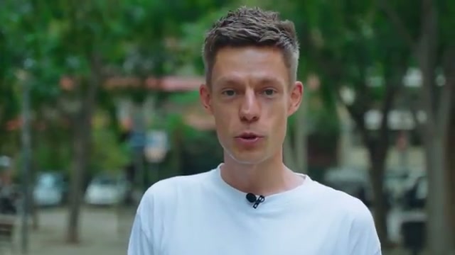 Почему вы предложили поговорить на английском?
